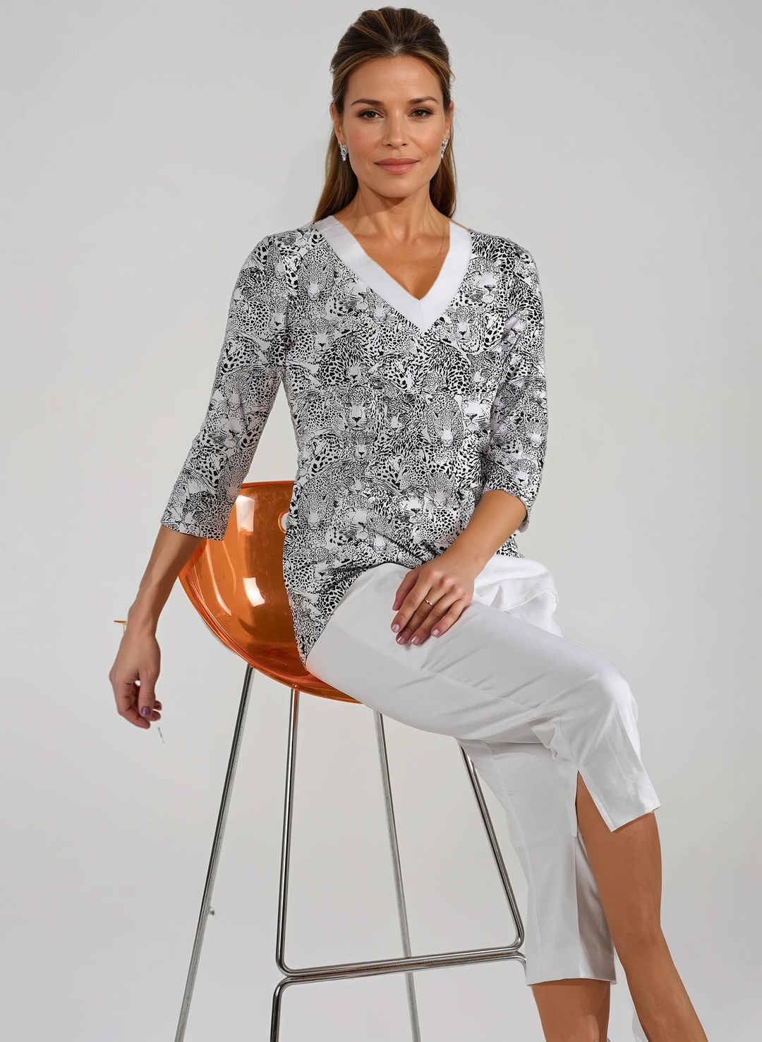 Wild side Print Cotton Knit 3/4 Sleeve V-Neck Top